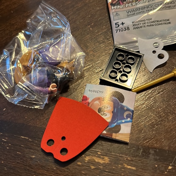 Lego Disney 100 Evil Queen - Picture 2 of 4